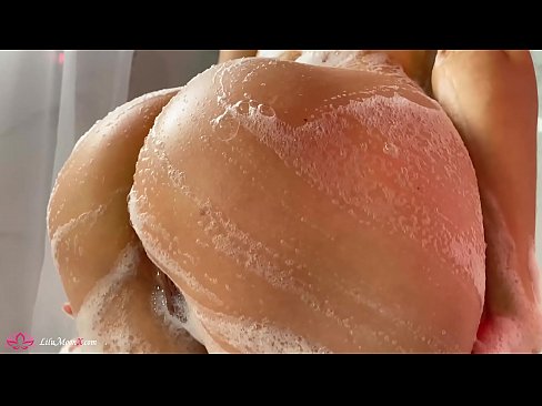 ❤️ Sinasasal ni Brunette ang Pussy gamit ang Vibrator sa Matinding Orgasm sa Shower ☑ Porno sa amin ❌